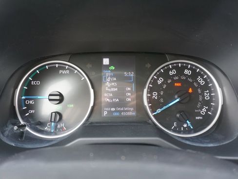 Used 2022 Toyota RAV4 XLE w/ Convenience Package AWD/4WD image 5