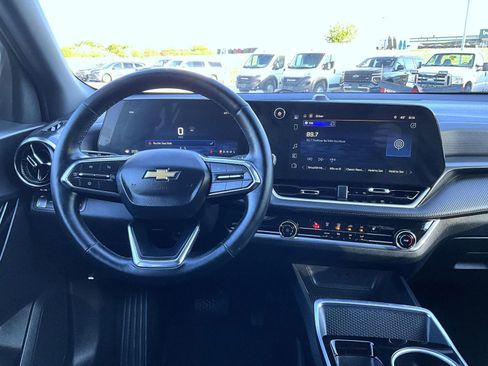 Used 2025 Chevrolet Equinox LT AWD/4WD image 12