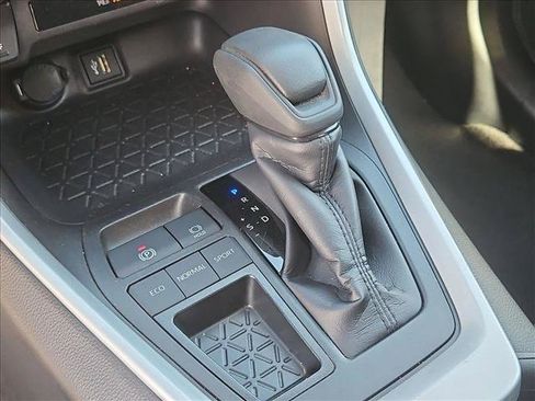 Used 2025 Toyota RAV4 XLE FWD image 15