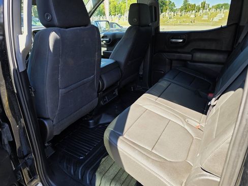Used 2019 Chevrolet Silverado 1500 W/T w/ Z71 Off-Road Package AWD/4WD image 19