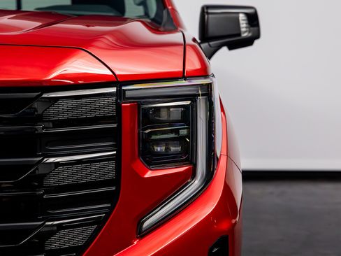 Used 2024 GMC Sierra 1500 Elevation w/ Elevation Premium Package AWD/4WD image 5