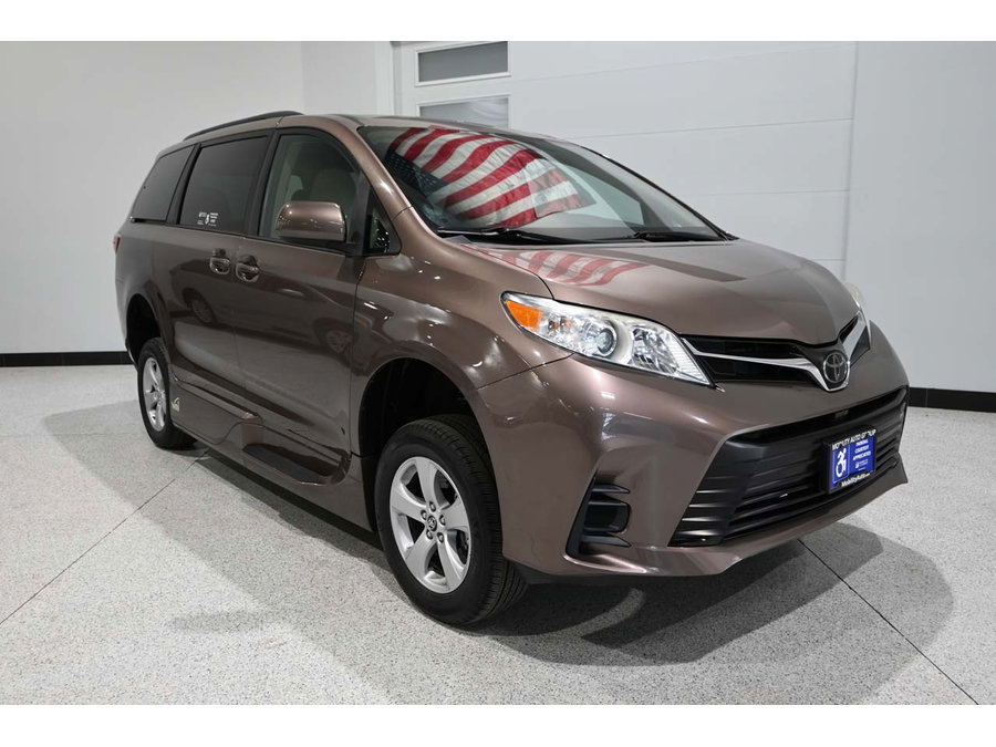 Used 2020 Toyota Sienna LE FWD image 3