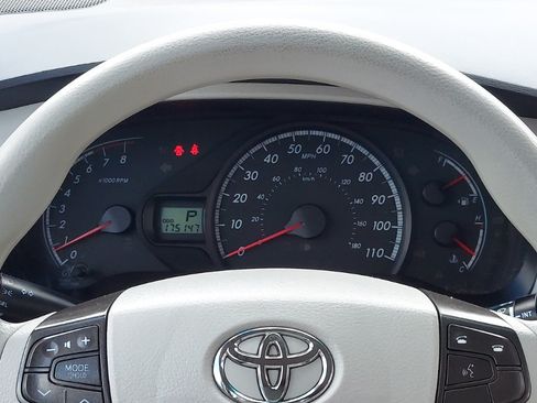 Used 2014 Toyota Sienna LE FWD image 15
