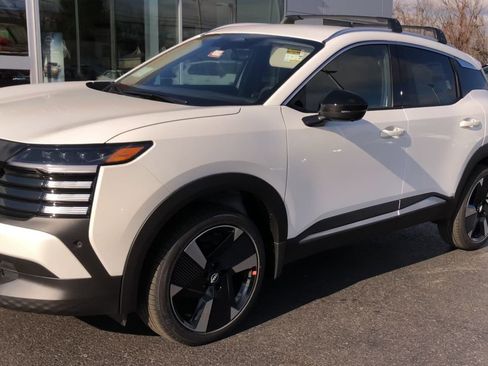 New 2026 Nissan Kicks SR w/ Cold Weather Package image 4