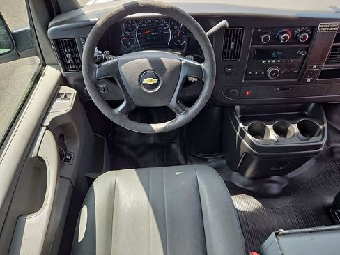 Used 2010 Chevrolet Express 1500 RWD image 18