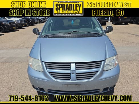 Used 2005 Dodge Grand Caravan SXT w/ Leather Interior Group FWD image 2