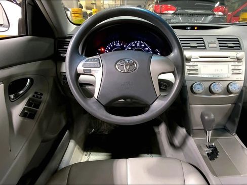 Used 2011 Toyota Camry LE image 5