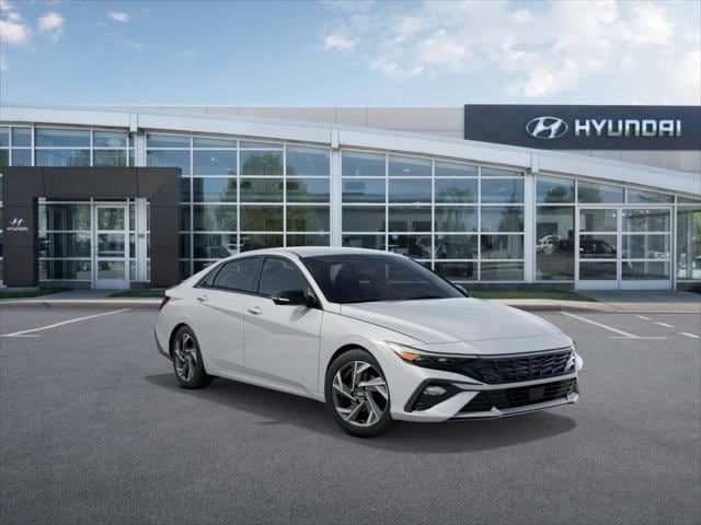 New 2025 Hyundai Elantra SEL FWD image 2