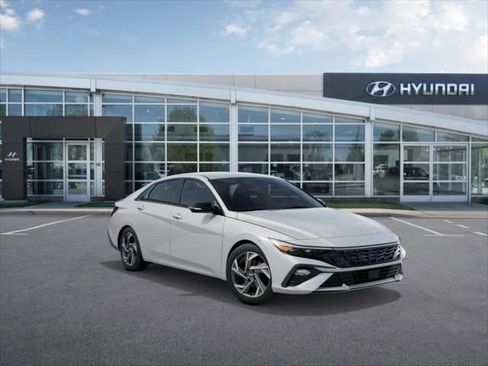 New 2025 Hyundai Elantra SEL FWD image 2