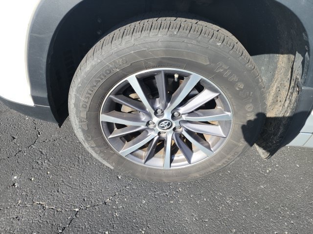 Used 2017 Toyota Highlander XLE AWD/4WD image 5