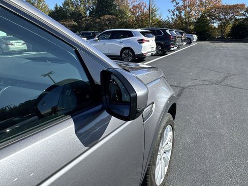 Used 2023 Land Rover Discovery Sport SE image 36