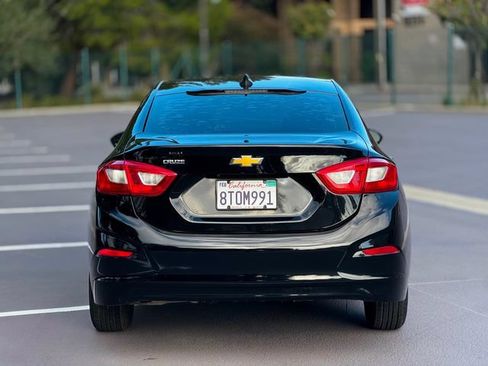 Used 2017 Chevrolet Cruze LS FWD image 8