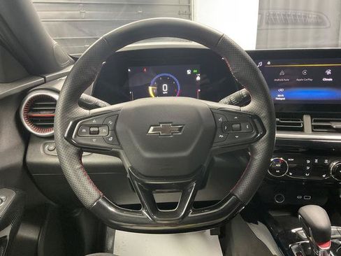 Used 2025 Chevrolet Trax RS w/ Sunroof Package FWD image 17
