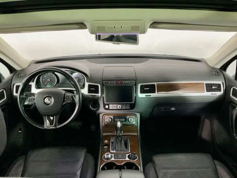 Used 2016 Volkswagen Touareg TDI image 20