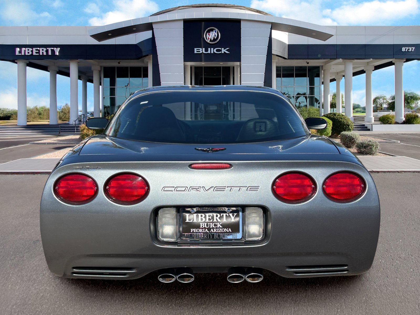 Used 2004 Chevrolet Corvette Coupe w/ Roof Package RWD image 4