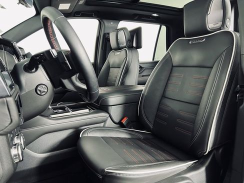 Used 2025 GMC Yukon AT4 Ultimate image 8