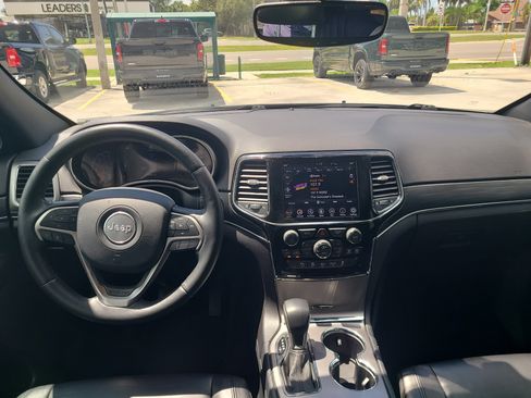 Used 2020 Jeep Grand Cherokee Limited AWD/4WD image 15