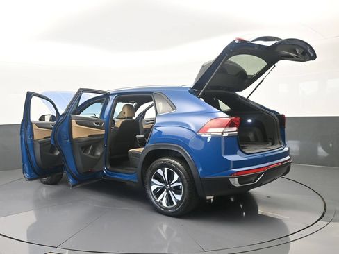 Used 2025 Volkswagen Atlas Cross Sport SE FWD image 61