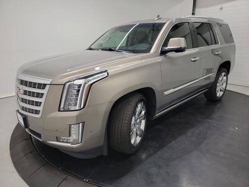 Used 2019 Cadillac Escalade Premium Luxury w/ LPO, Radiant Package AWD/4WD image 3