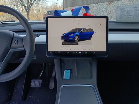 Used 2023 Tesla Model Y Long Range image 16