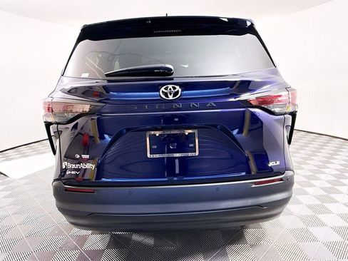 Used 2026 Toyota Sienna XLE FWD image 22
