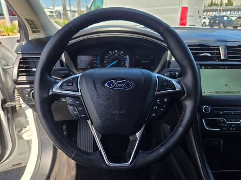 Used 2018 Ford Fusion SE w/ Equipment Group 201A FWD image 25