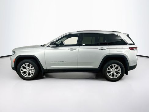 Used 2022 Jeep Grand Cherokee Limited w/ Trailer Tow Prep Group (B) RWD image 8
