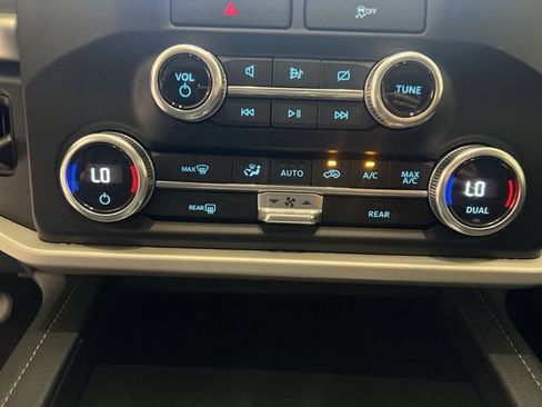 Used 2023 Ford Expedition XLT RWD image 17