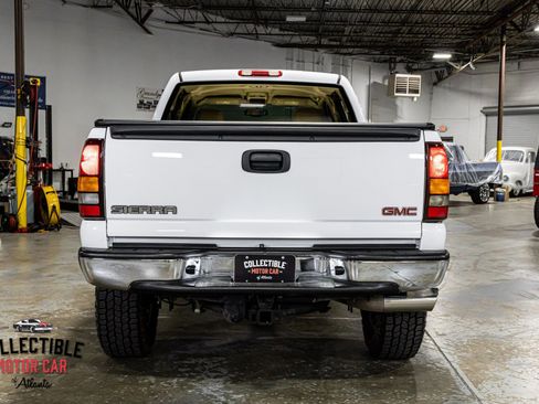Used 2005 GMC Sierra 2500 SLT w/ Heavy-Duty Power Package AWD/4WD image 19