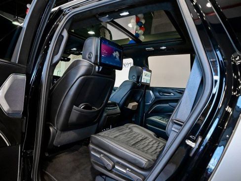 Used 2023 Cadillac Escalade V w/ LPO, ONYX Package image 19