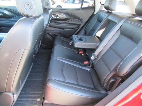 Used 2024 GMC Terrain SLT w/ Infotainment Package II image 31