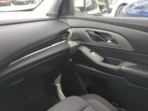 Used 2021 Chevrolet Traverse LT FWD image 19