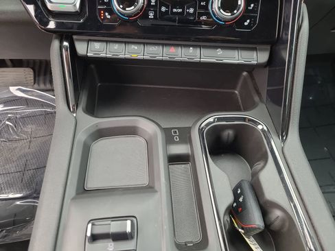 Used 2024 GMC Sierra 2500 AT4 w/ AT4 Preferred Package image 25