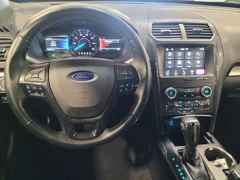 Used 2018 Ford Explorer XLT w/ Equipment Group 201A FWD image 22