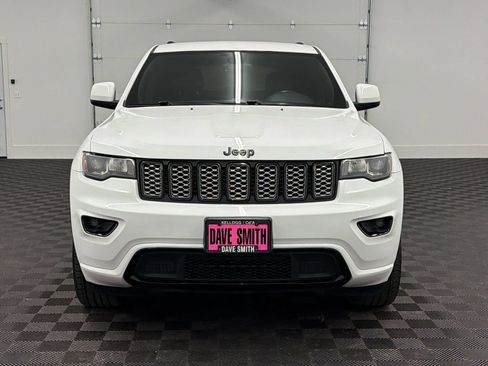 Used 2017 Jeep Grand Cherokee Altitude RWD image 6