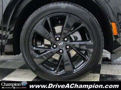 Certified 2025 Buick Envision Sport Touring image 3