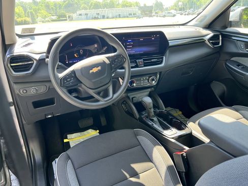 Used 2025 Chevrolet TrailBlazer LT AWD/4WD image 16