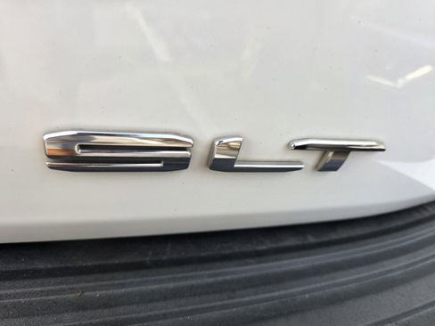 Used 2023 GMC Yukon XL SLT w/ SLT Premium Package RWD image 4