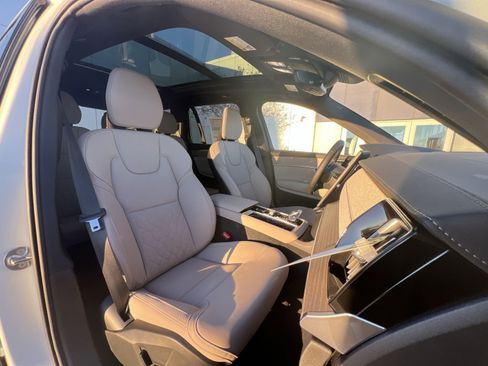 New 2026 Volvo XC90 B6 Plus w/ Protection Package Premier image 28