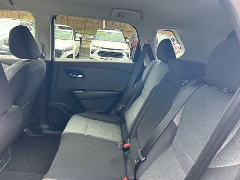 Used 2023 Nissan Rogue SV AWD/4WD image 16