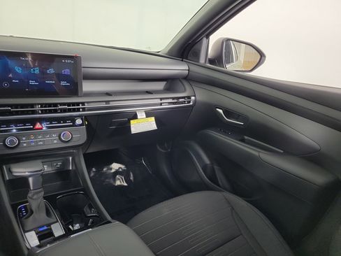 New 2025 Hyundai Santa Cruz SE image 7