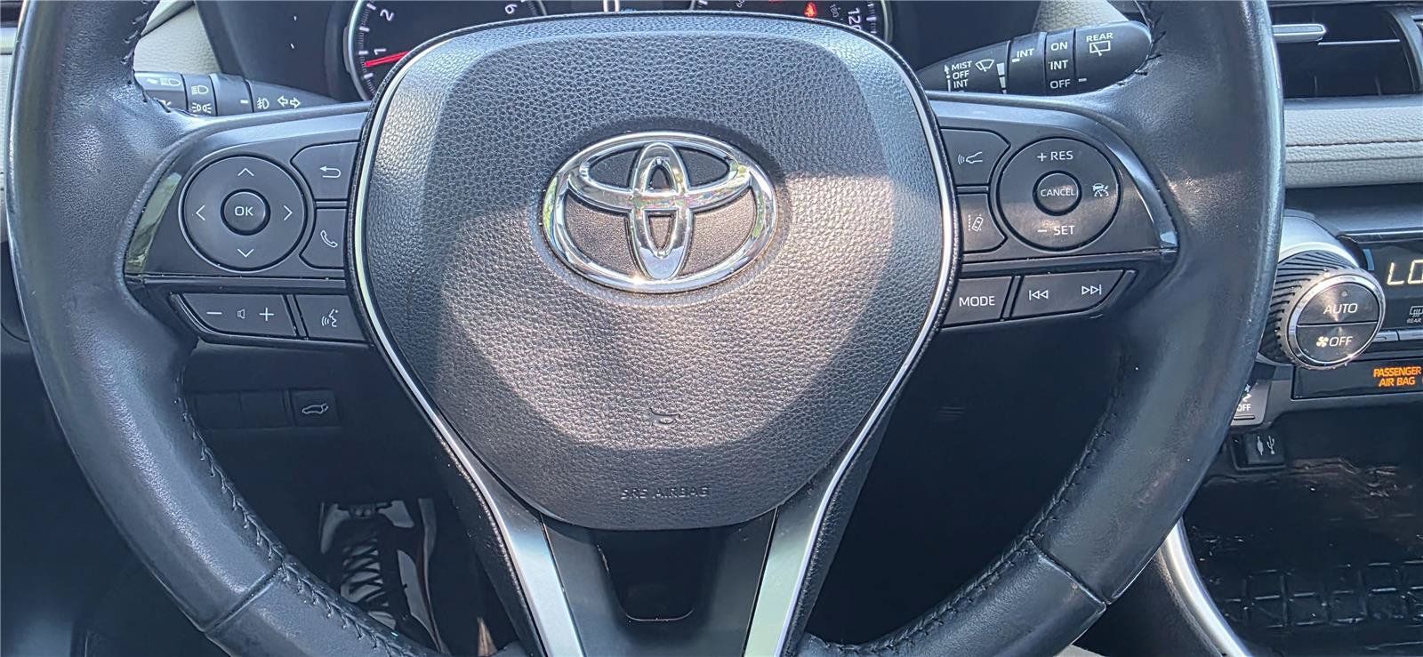 Used 2019 Toyota RAV4 XLE Premium w/ Carpet Mat Package FWD image 16