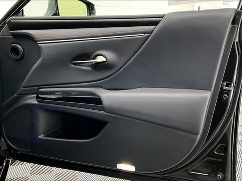 Used 2025 Lexus ES 300h w/ Premium Package image 24