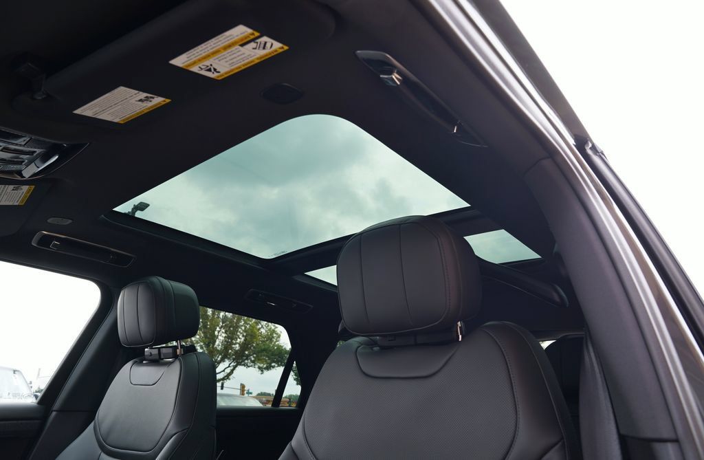 New 2026 Land Rover Range Rover Sport Dynamic SE AWD/4WD image 13