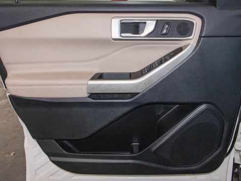Used 2023 Ford Explorer XLT w/ Equipment Group 202A AWD/4WD image 10