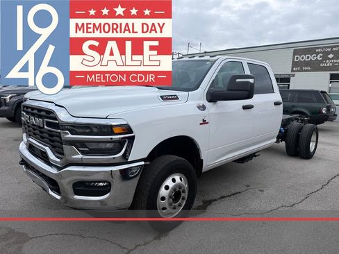 Used 2025 RAM 3500 Tradesman w/ Chrome Appearance Group RWD image 1