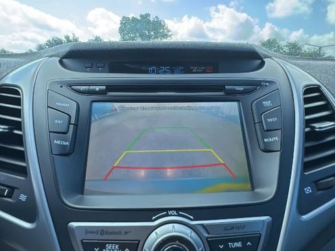 Used 2016 Hyundai Elantra Limited w/ Option Group 04 FWD image 17