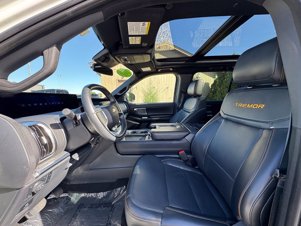 Used 2025 Ford Expedition Tremor AWD/4WD image 19