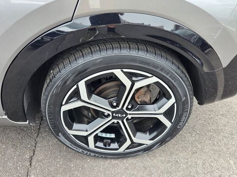 Used 2023 Kia Niro EX Touring FWD image 10