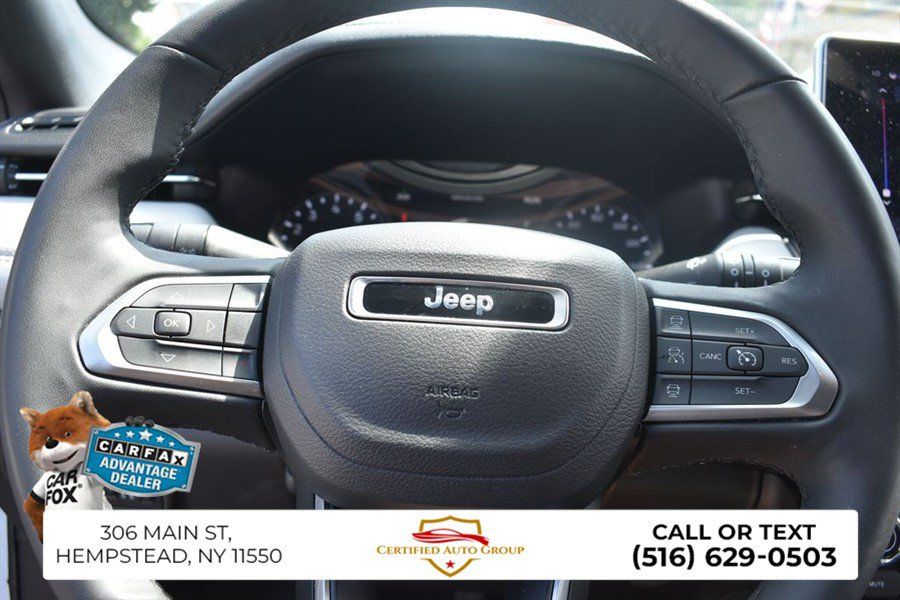 Used 2025 Jeep Compass Limited AWD/4WD image 13